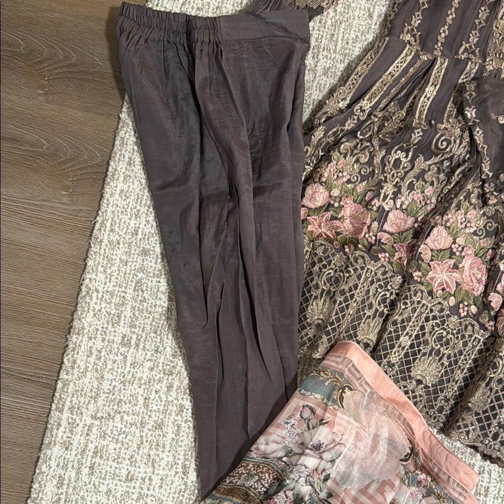 Pakistani lilac designer outfit - Picture 4 of 5